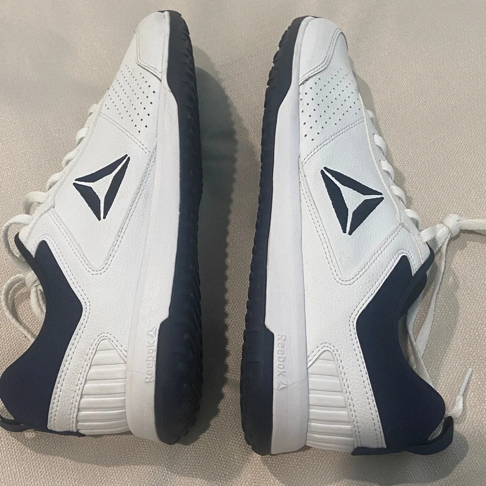Reebok Men's White and Dark Blue Athletic Shoes. Size 10,5